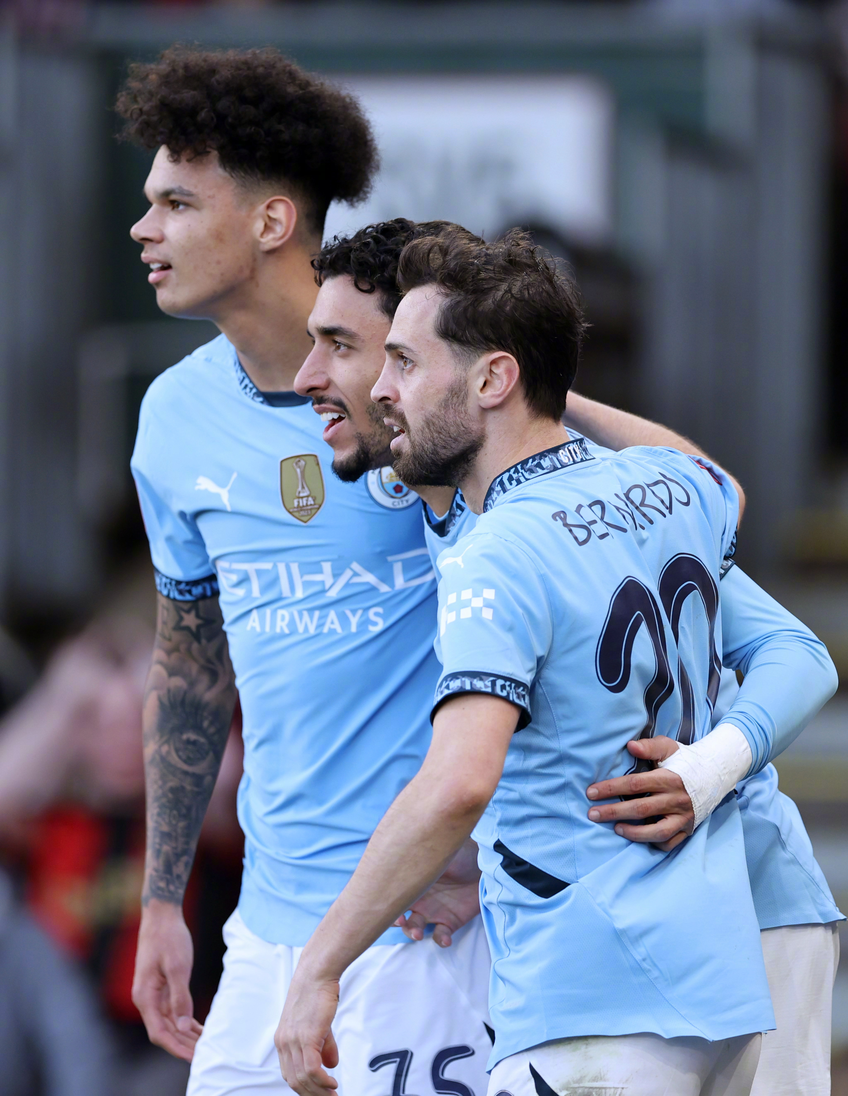 英格兰完胜拜仁,本泽马关键制胜的简单介绍 英格兰完胜拜仁,本泽马关键制胜的简单介绍