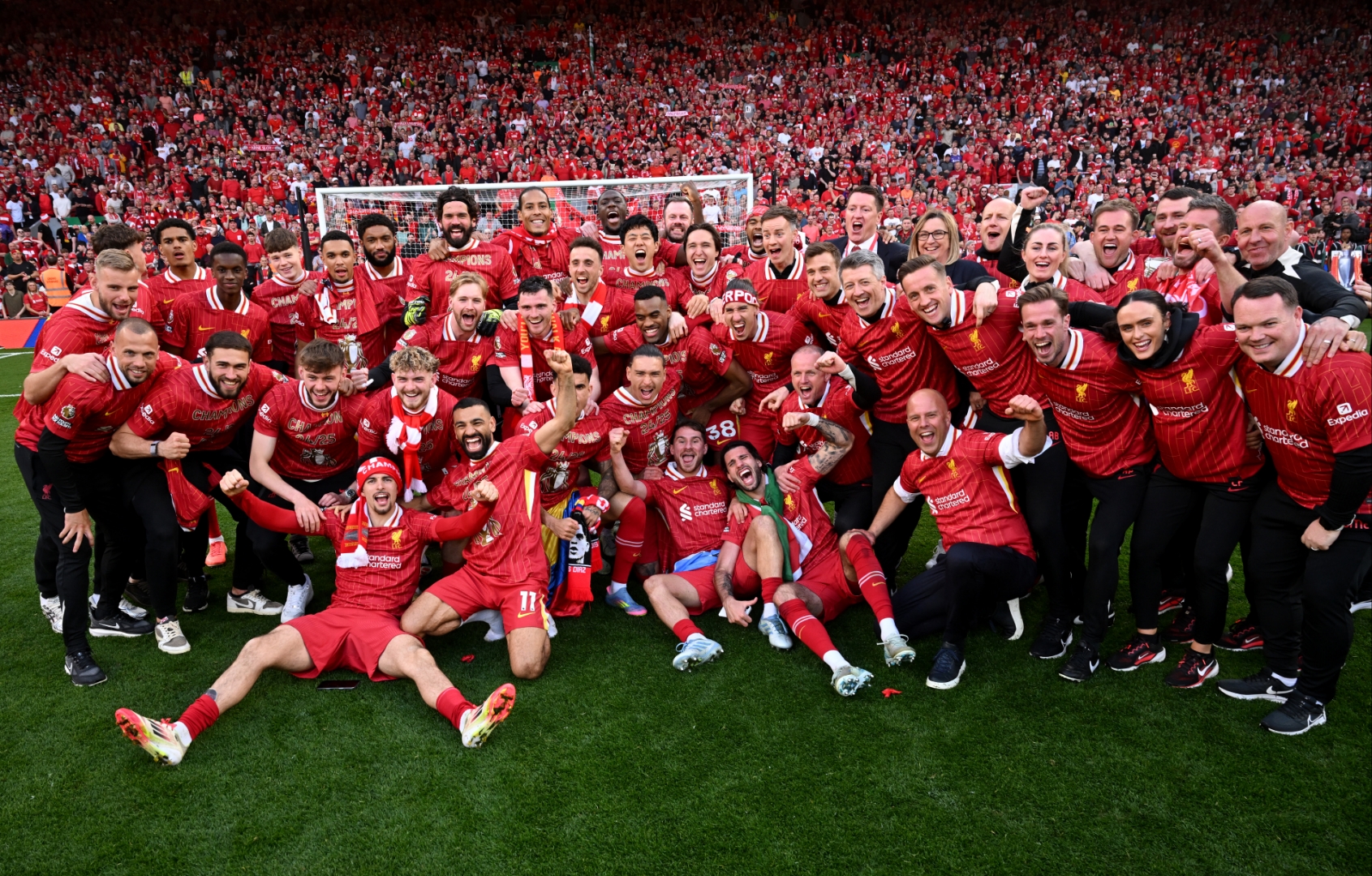 英格兰力克利物浦,梅西三分雨点燃全场 英格兰力克利物浦,梅西三分雨点燃全场