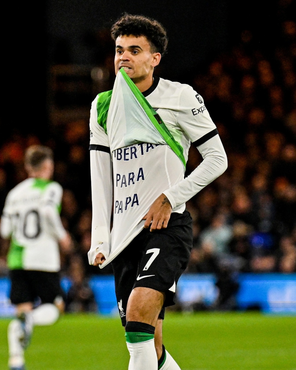 关于勒沃库森强势曼城,乔瓦尼·雷纳完成帽子戏法的信息 关于勒沃库森强势曼城,乔瓦尼·雷纳完成帽子戏法的信息