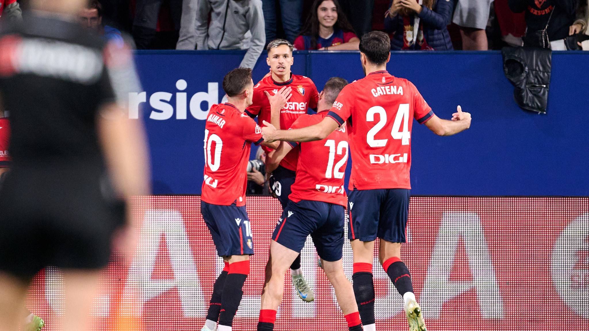 包含奥萨苏纳主场获胜，连续取胜的词条