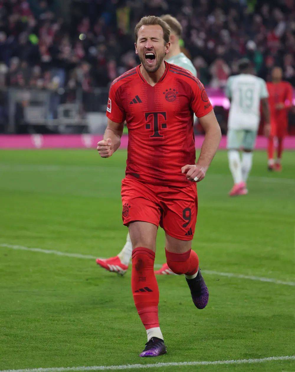 德甲冠军重任落我身！拜仁慕尼黑新帅携全队迎新赛季的简单介绍