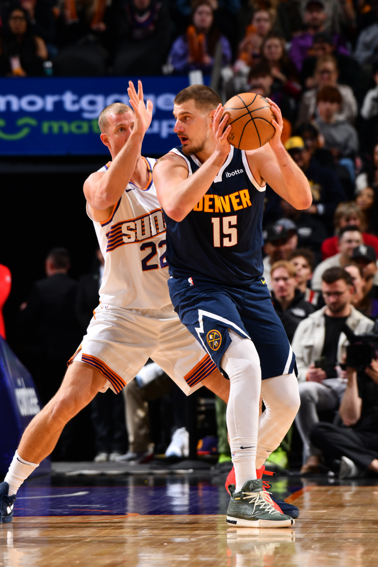 米兰体育-球队实力对决，篮球盛宴吸引满城人的简单介绍