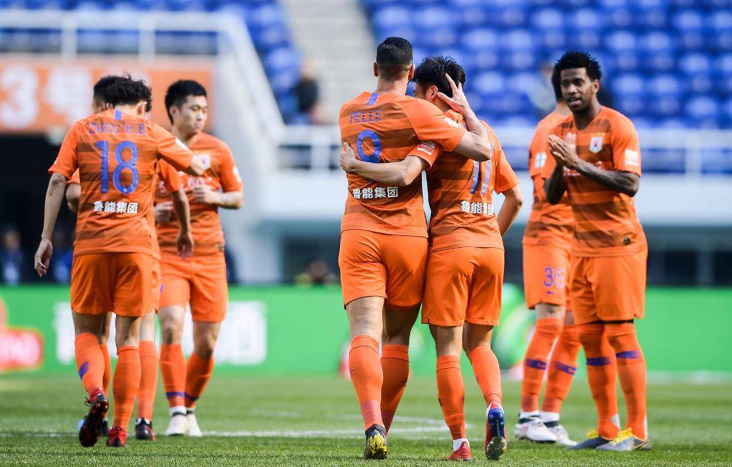 鲁能队在关键时刻攻坚克敌，赶超比分赢得比赛的简单介绍