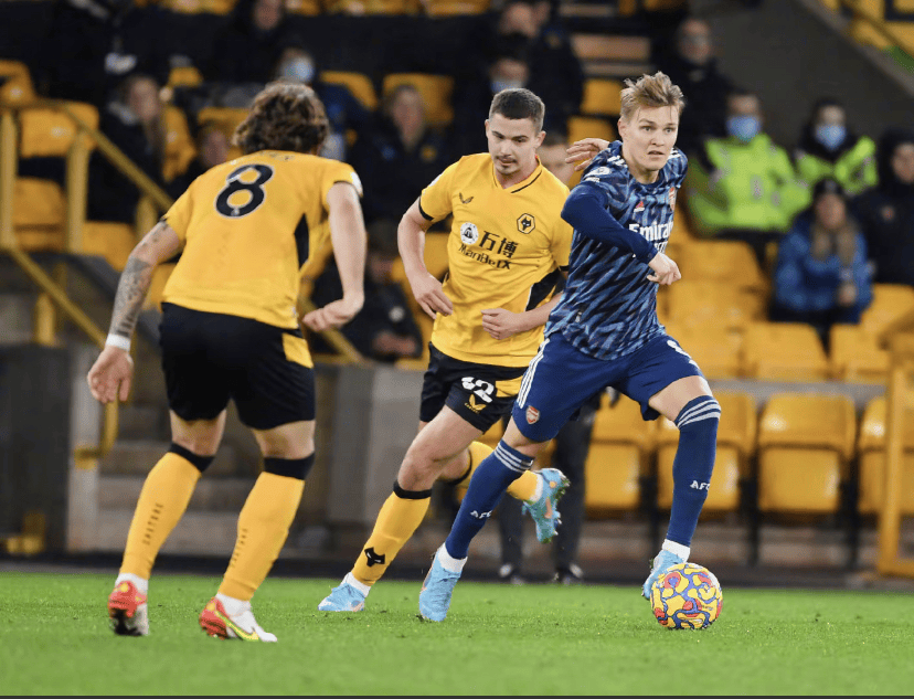 包含狼队客场击败西汉姆，继续保级气息的词条