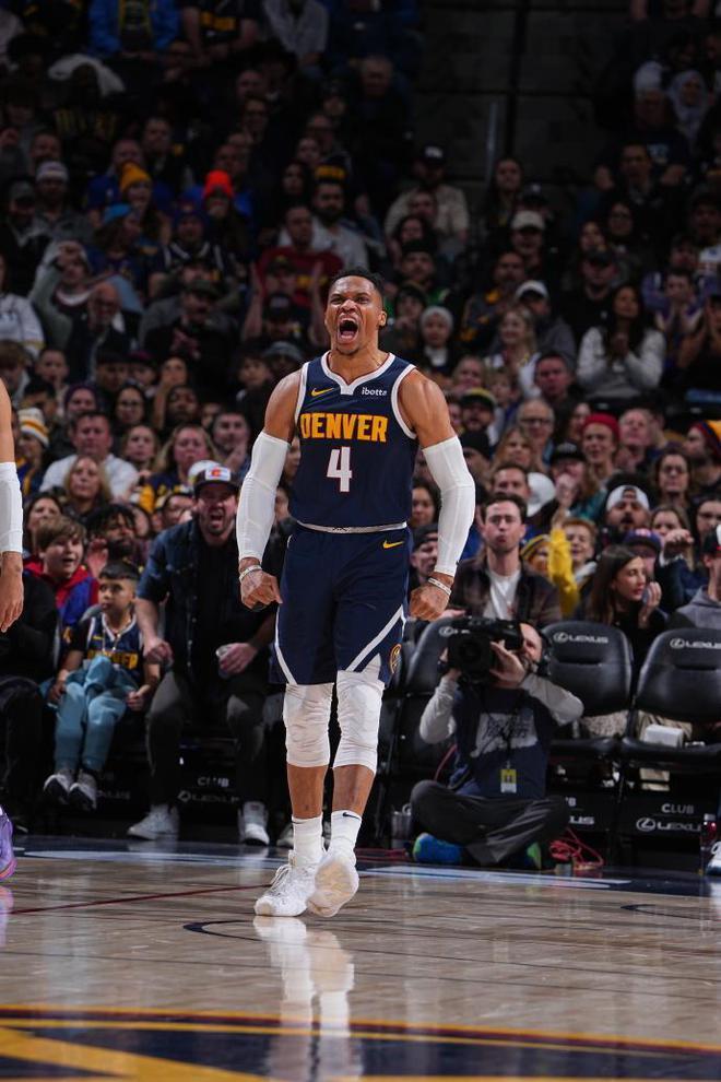 包含灰熊客场轻取黄蜂，继续取得胜利的词条