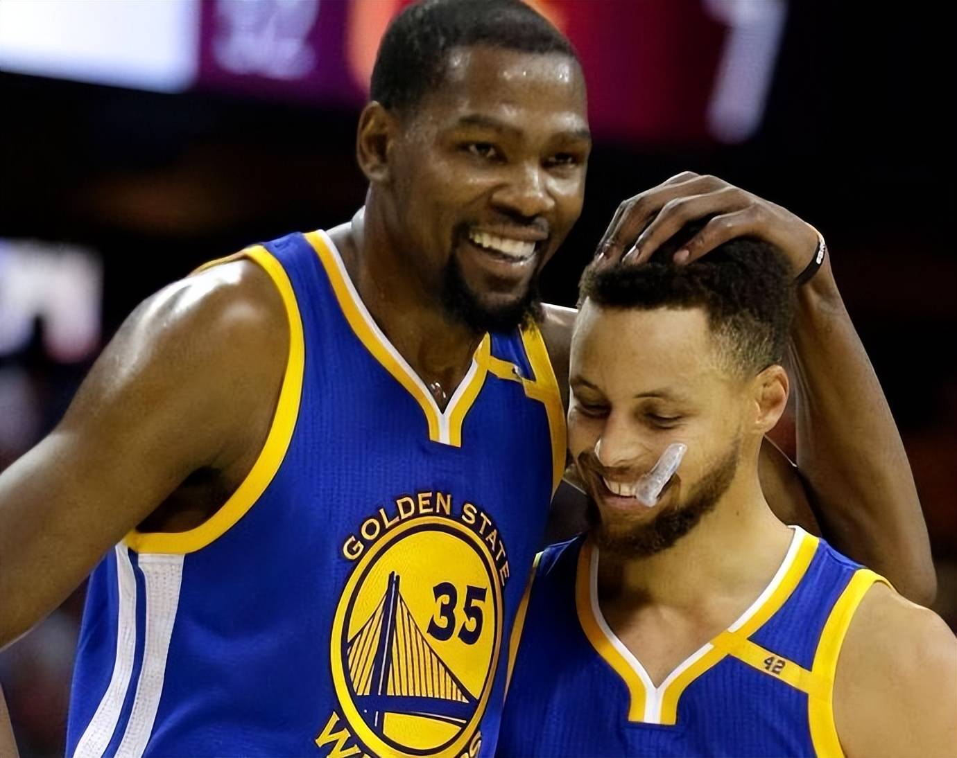 米兰体育-包含勇士大胜猛龙,杜兰特狂砍35分的词条