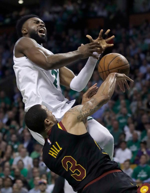 骑士凭借关键三分击败猛龙，晋级形势占优！的简单介绍