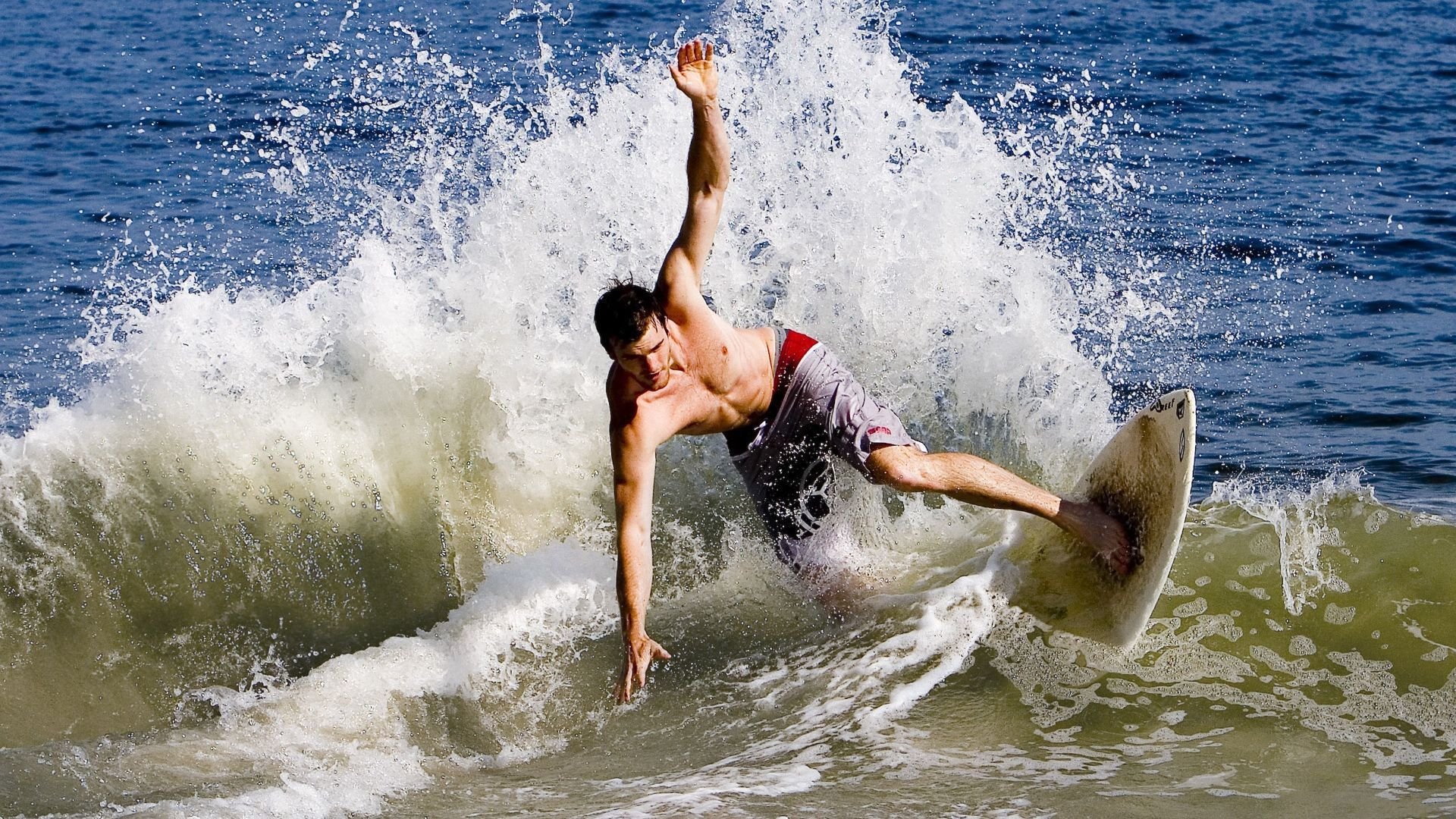 ac米兰下载-库里数据全面爆炸，公牛横扫老鹰，当传奇与团队交织的篮球之夜