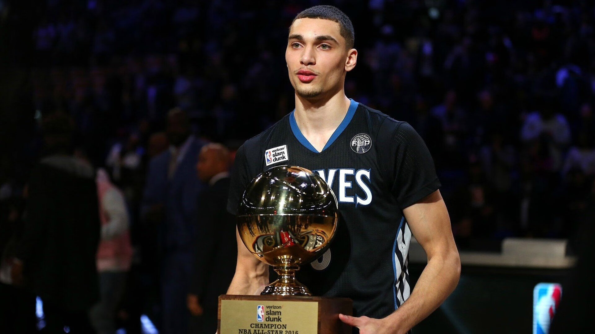 鏖战之夜，米切尔惊艳四座，山东队力克上海队的战术与精神双重胜利