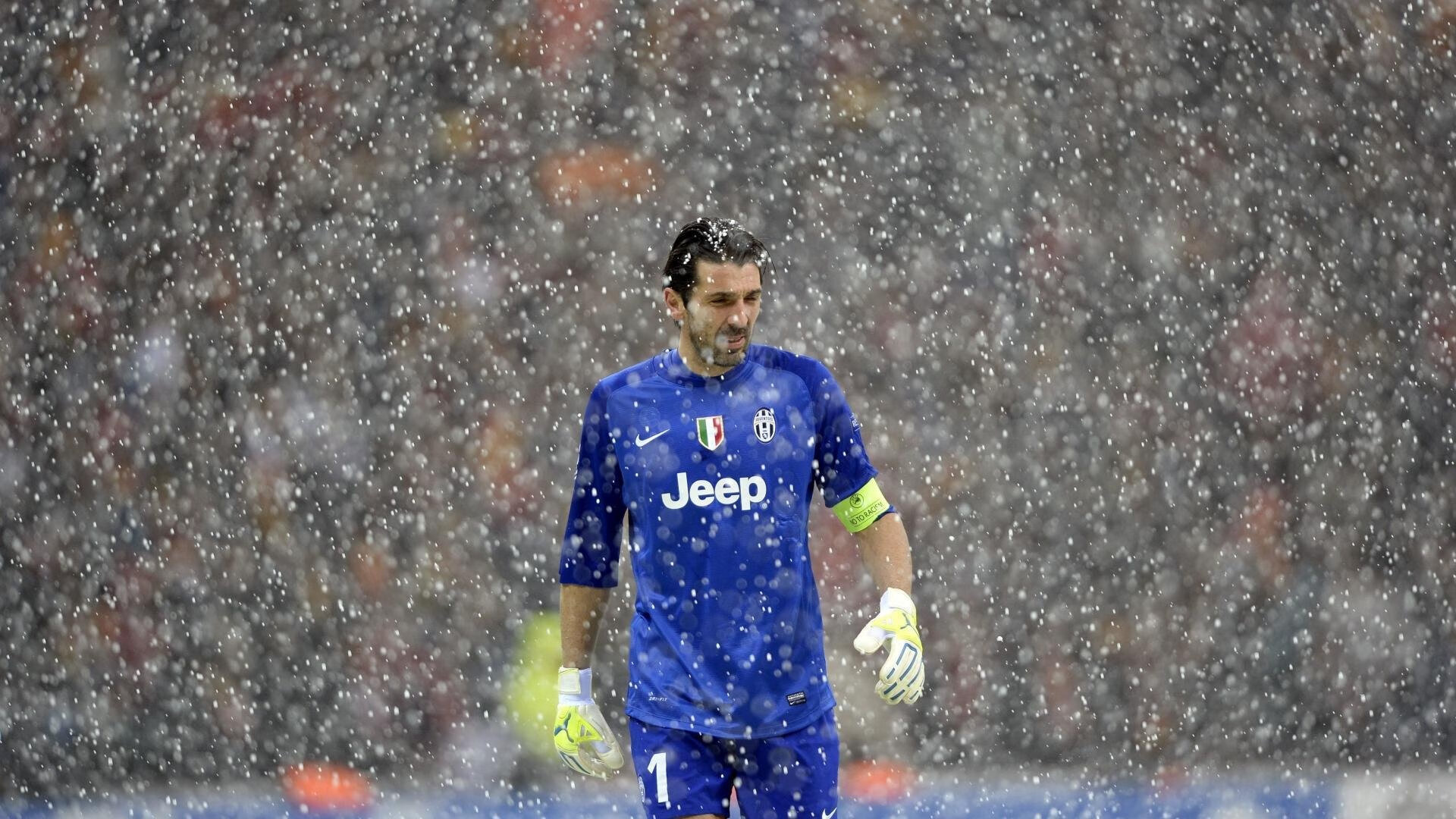 米兰登录入口-联合杯史诗逆转点燃赛场，纳达尔怒吼宣告，传奇未落幕