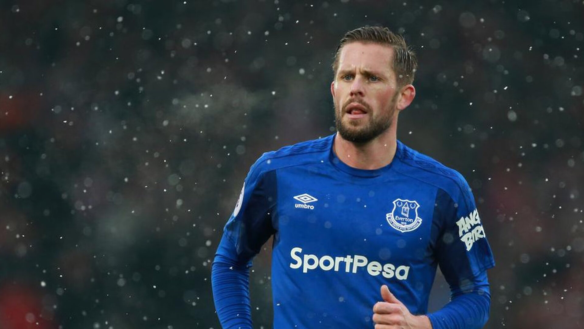 ac米兰体育官网-赛道上的红色闪电，汉密尔顿关键制胜，法拉利如何碾压雷诺车队